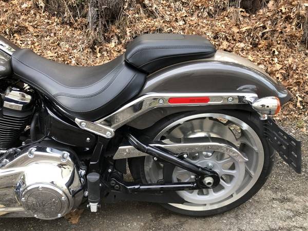 2023 Harley-Davidson, šedá, dovoz USA — foto 9 z 11