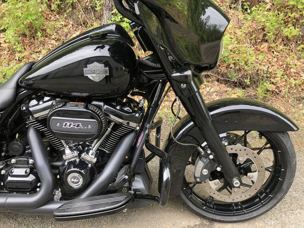 2022 Harley-Davidson, černá, dovoz USA — foto 2 z 11