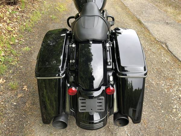 2022 Harley-Davidson, černá, dovoz USA — foto 4 z 11