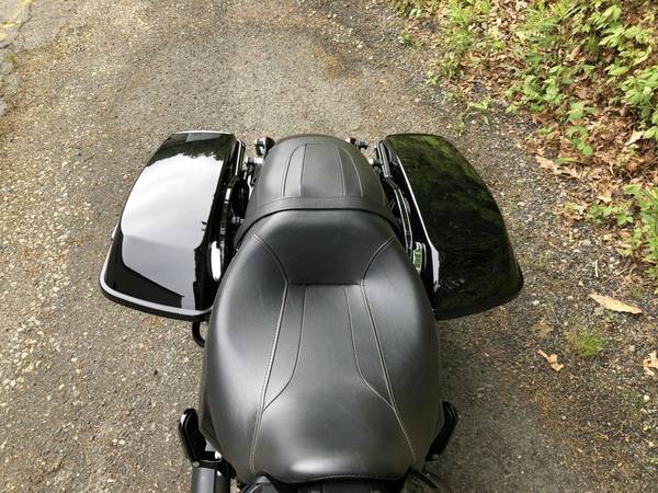 2022 Harley-Davidson, černá, dovoz USA — foto 6 z 11