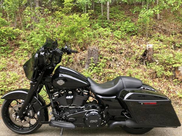 2022 Harley-Davidson, černá, dovoz USA — foto 8 z 11
