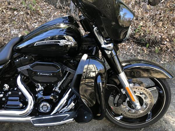 2016 Harley-Davidson, dovoz USA — foto 2 z 11
