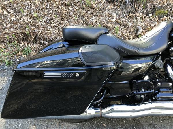 2016 Harley-Davidson, dovoz USA — foto 3 z 11