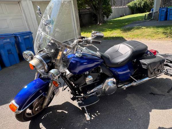 2011 Harley-Davidson, dovoz USA — foto 3 z 7