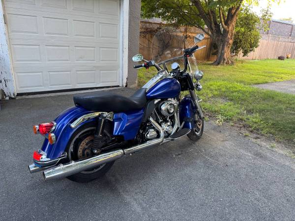 2011 Harley-Davidson, dovoz USA — foto 6 z 7