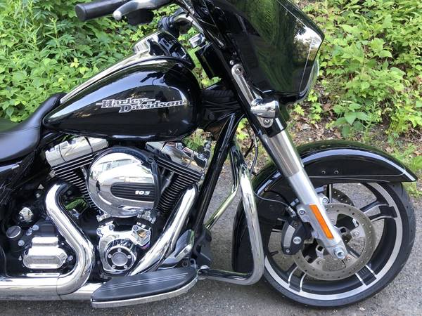 2015 Harley-Davidson, černá, dovoz USA — foto 2 z 11
