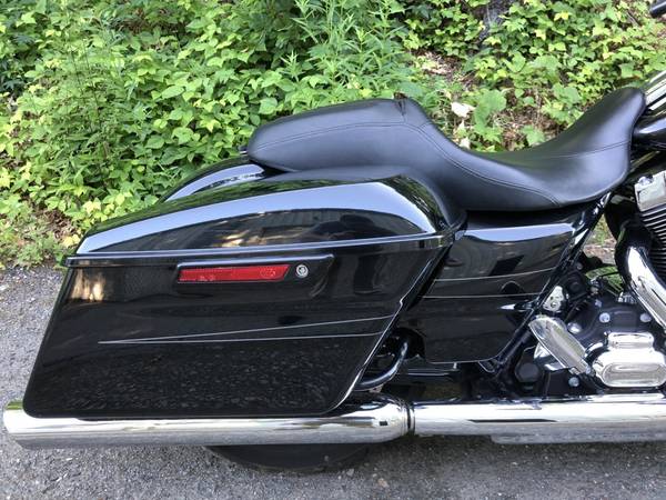 2015 Harley-Davidson, černá, dovoz USA — foto 3 z 11