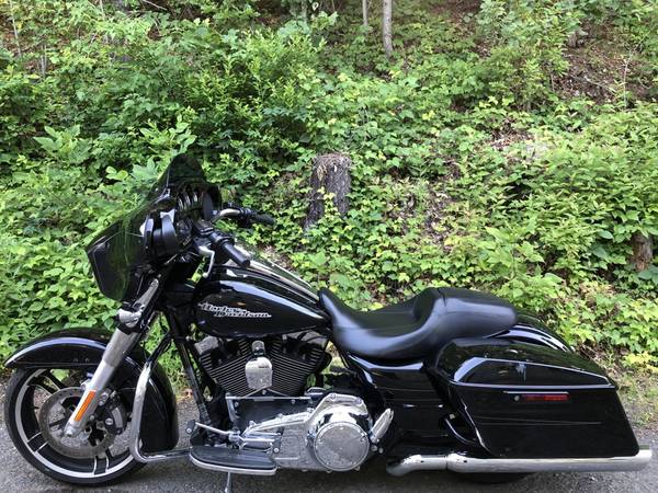 2015 Harley-Davidson, černá, dovoz USA — foto 8 z 11