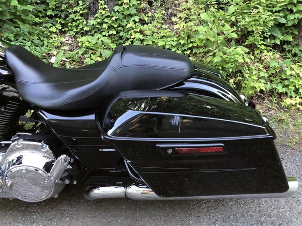 2015 Harley-Davidson, černá, dovoz USA — foto 9 z 11