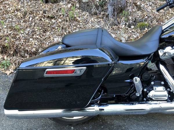 2023 Harley-Davidson, černá, dovoz USA — foto 3 z 11