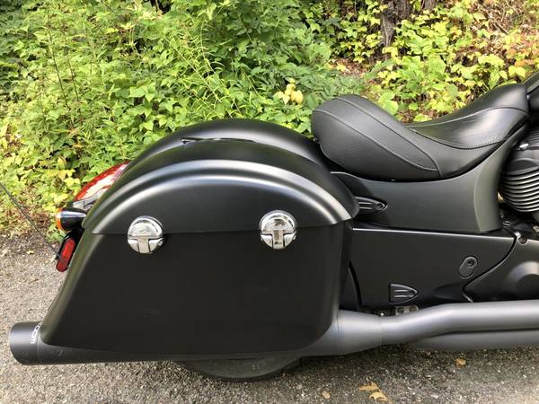 2018 Indian, černá, dovoz USA — foto 3 z 11