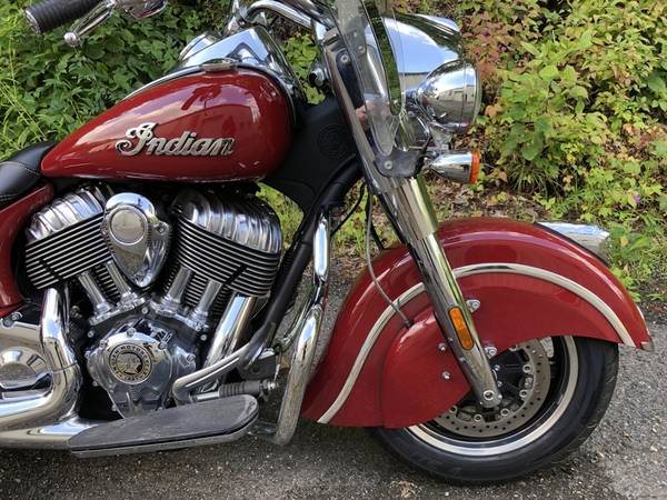 2017 Indian, červená, dovoz USA — foto 2 z 11