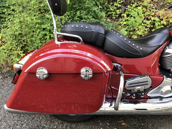 2017 Indian, červená, dovoz USA — foto 3 z 11