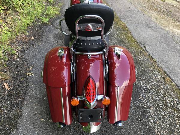 2017 Indian, červená, dovoz USA — foto 4 z 11