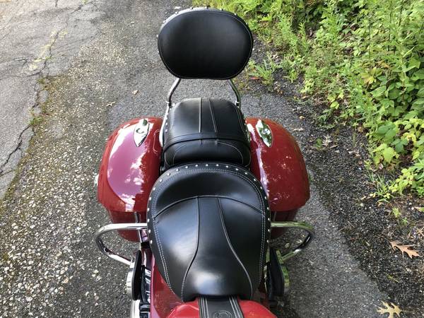 2017 Indian, červená, dovoz USA — foto 6 z 11