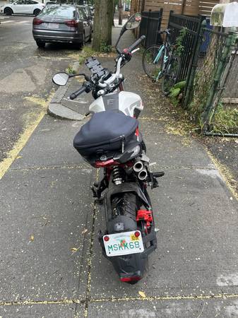 2021 Ducati, dovoz USA — foto 2 z 12