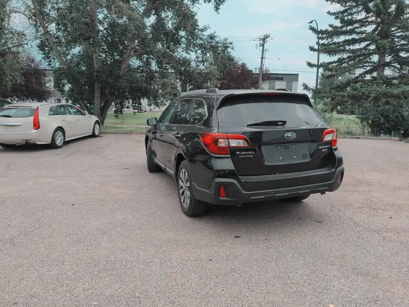 2018 Subaru Outback Premier Tech Pkg, černá, 110 110 km, dovoz Kanada — foto 10 z 12