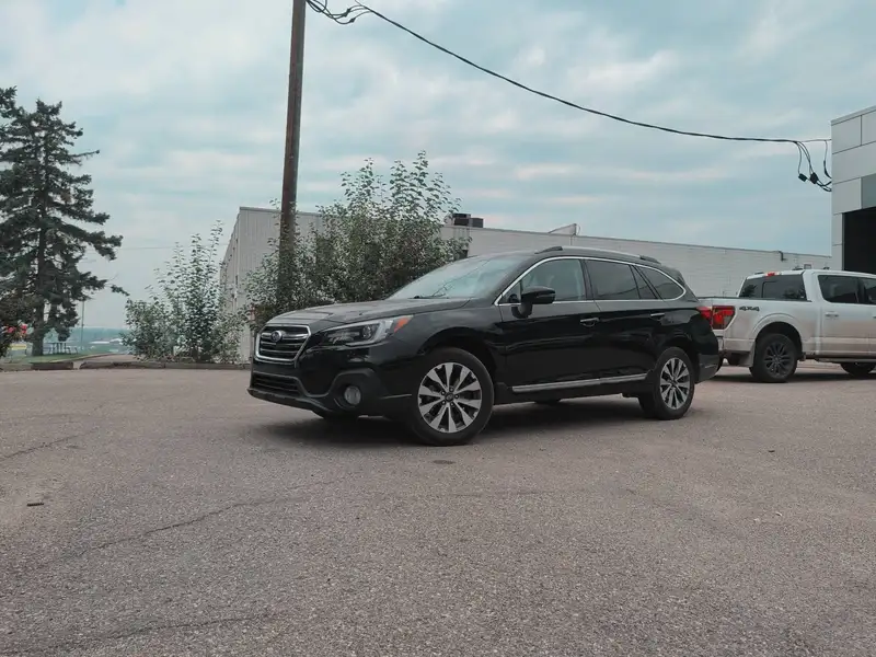2018 Subaru Outback Premier Tech Pkg, černá, 110 110 km, dovoz Kanada — foto 2 z 12