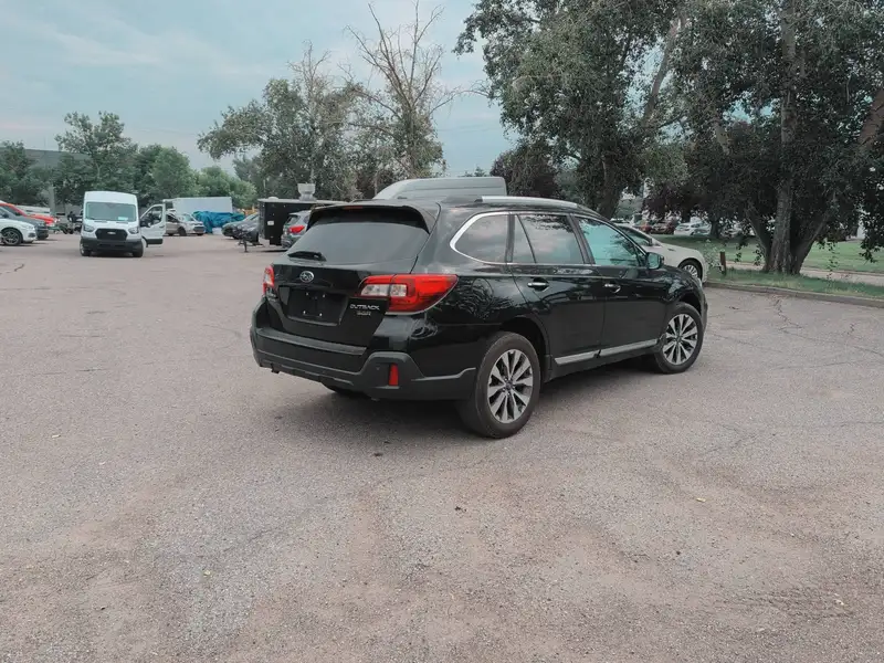2018 Subaru Outback Premier Tech Pkg, černá, 110 110 km, dovoz Kanada — foto 7 z 12