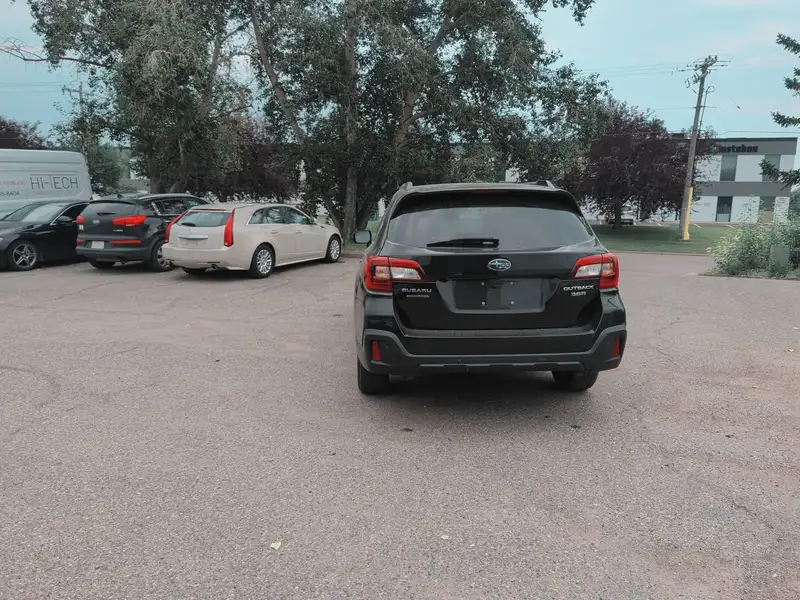 2018 Subaru Outback Premier Tech Pkg, černá, 110 110 km, dovoz Kanada — foto 8 z 12