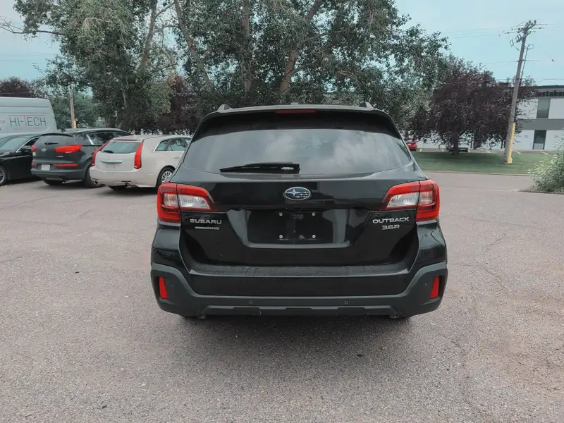 2018 Subaru Outback Premier Tech Pkg, černá, 110 110 km, dovoz Kanada — foto 9 z 12