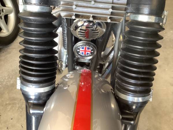 Triumph, dovoz USA — foto 10 z 12