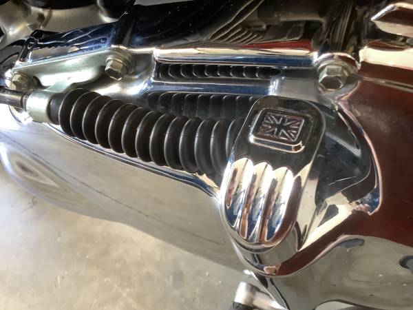 Triumph, dovoz USA — foto 9 z 12