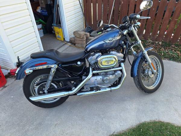 2003 Harley-Davidson, dovoz USA — foto 2 z 4
