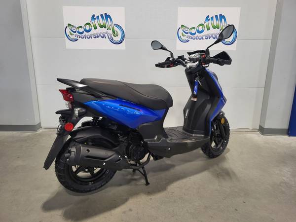 2025, dovoz USA — foto 8 z 11