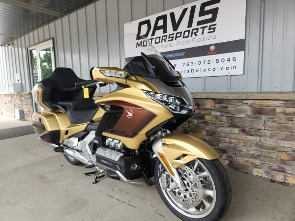 2025 Harley-Davidson, zlatá, dovoz USA — foto 3 z 12