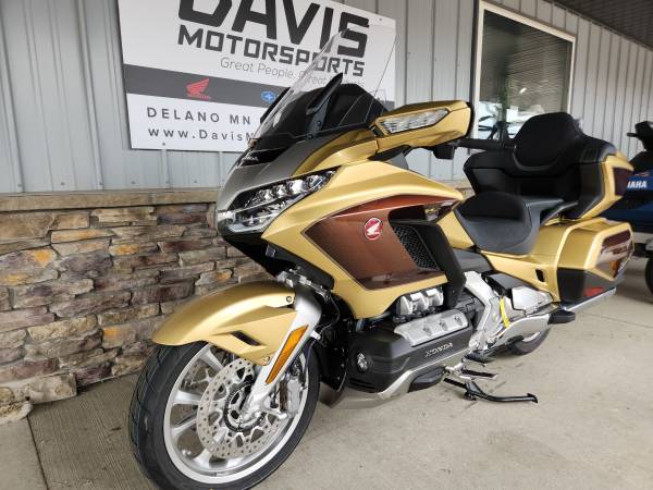 2025 Harley-Davidson, zlatá, dovoz USA — foto 4 z 12