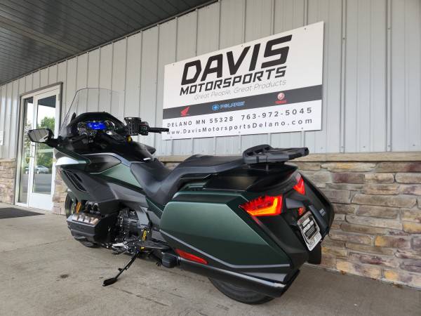 2024 Harley-Davidson, zlatá, dovoz USA — foto 10 z 12
