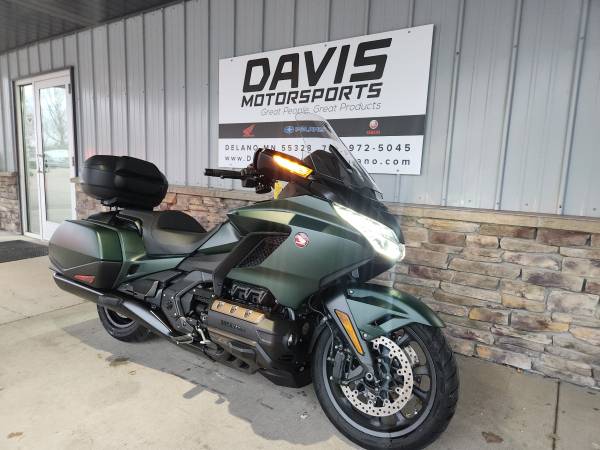 2024 Harley-Davidson, zlatá, dovoz USA — foto 6 z 12