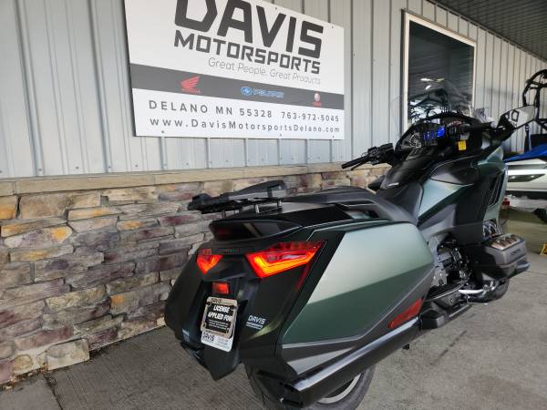 2024 Harley-Davidson, zlatá, dovoz USA — foto 8 z 12