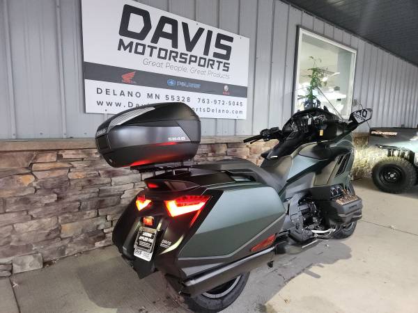 2024 Harley-Davidson, zlatá, dovoz USA — foto 9 z 12