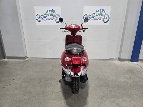 2025, dovoz USA — foto 6 z 11