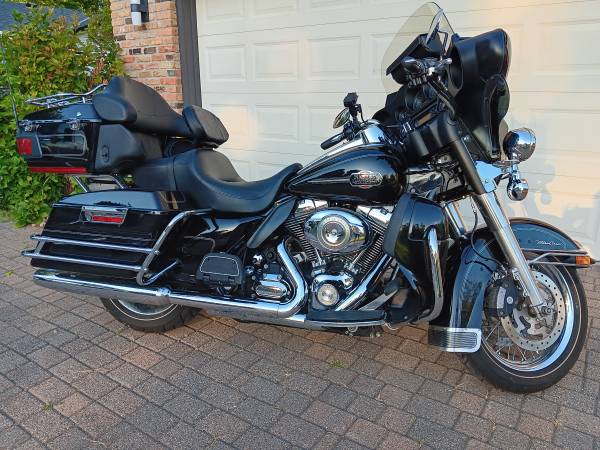2009 Harley-Davidson, dovoz USA — foto 3 z 4