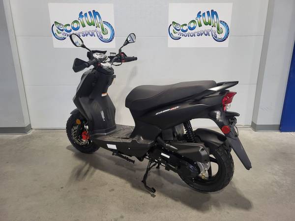 2025, dovoz USA — foto 8 z 10