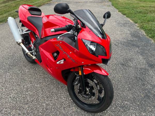 2004 Triumph, dovoz USA — foto 3 z 11