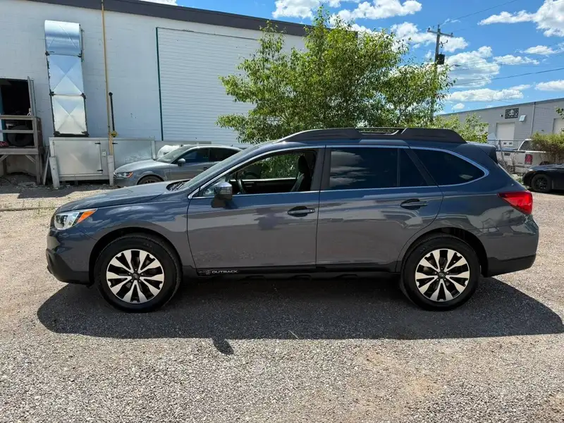2017 Subaru Outback Limited w/Tech Pkg, modrá, 125 293 km, dovoz Kanada — foto 2 z 7