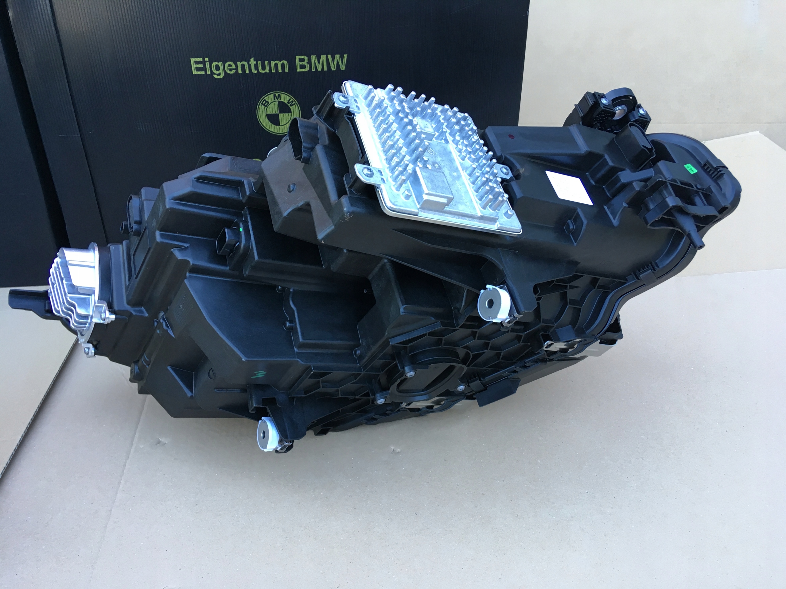 BMW M8 - F91 F92 F93 - Laser Europa nová světlomet 2 ks - BMW 8 - G14 G15 G16, Skladem v EU — foto 7 z 8