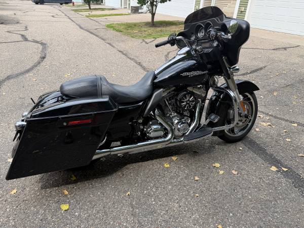 2011 Harley-Davidson, dovoz USA — foto 2 z 8
