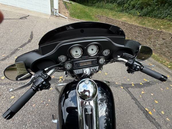 2011 Harley-Davidson, dovoz USA — foto 3 z 8