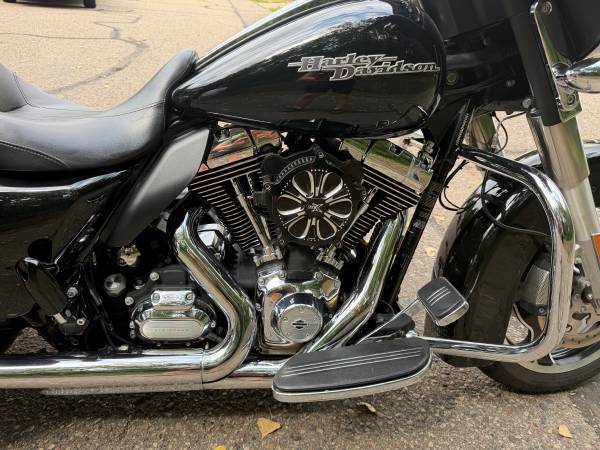 2011 Harley-Davidson, dovoz USA — foto 4 z 8