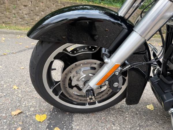 2011 Harley-Davidson, dovoz USA — foto 7 z 8