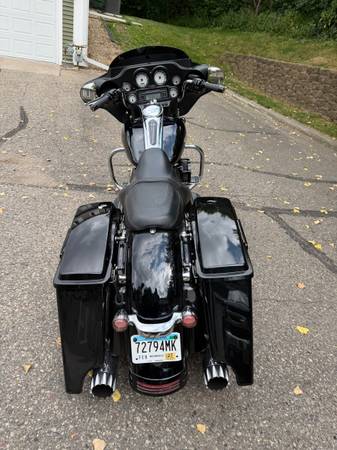 2011 Harley-Davidson, dovoz USA — foto 8 z 8