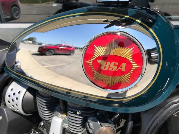 2026 Triumph, zlatá, dovoz USA — foto 8 z 12