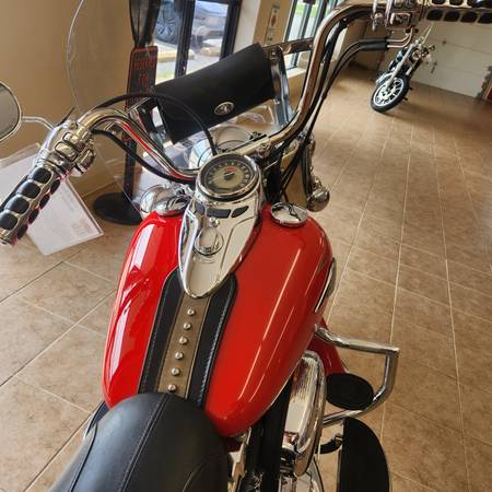 2010 Harley-Davidson, červená, dovoz USA — foto 5 z 6