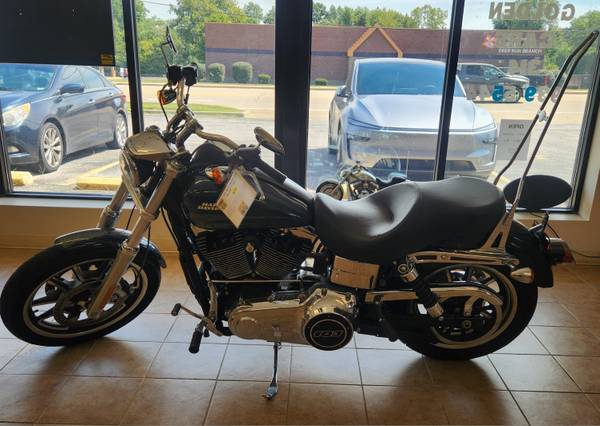 2016 Harley-Davidson, dovoz USA — foto 3 z 9