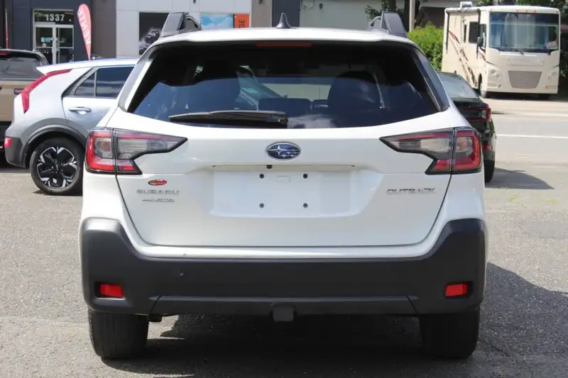 2024 Subaru Outback Commodité, bílá, 51 314 km, dovoz Kanada — foto 4 z 12